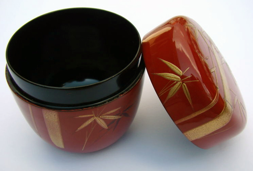 Lacquer_natsume_bamboo_makie_interior (104K)