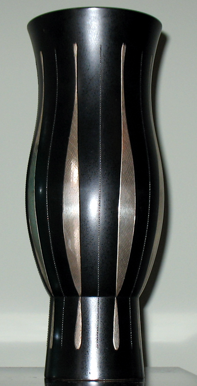bronze_vase_3_silver_inlay (355K)