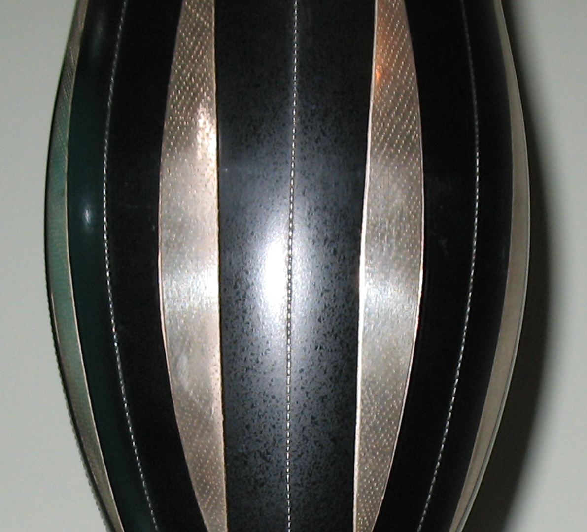 bronze_vase_3_silver_inlay_detail (548K)