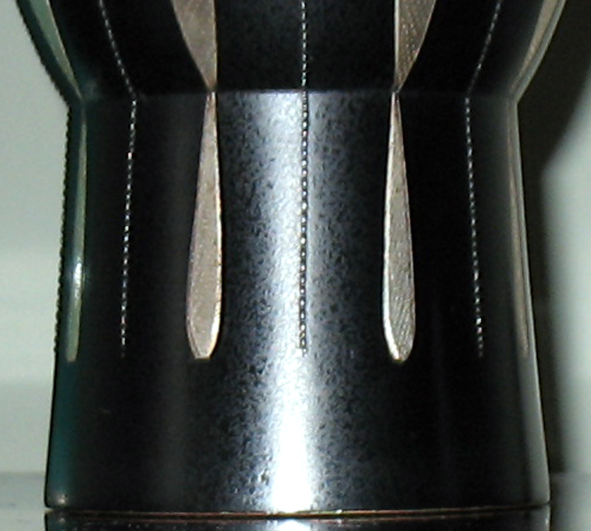 bronze_vase_3_silver_inlay_detail_foot (470K)
