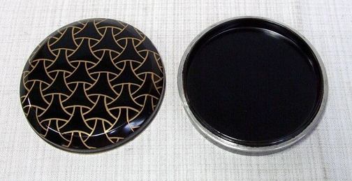 Kogo_lacquer_makie_abstract_interior (135K)